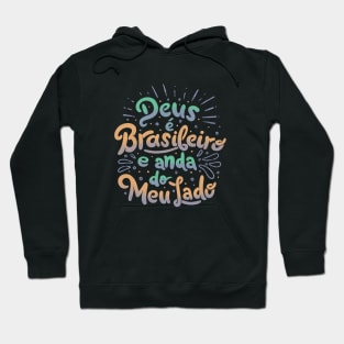 Deus é brasileiro e anda do meu lado by Tobe Fonseca Hoodie